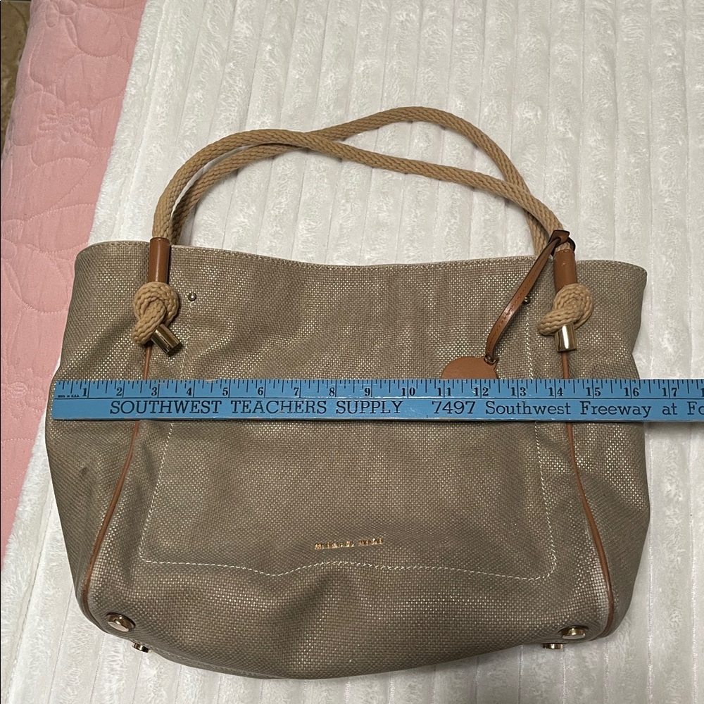 Michael Kors Island Large Grab Bag - Picture 14 of 16